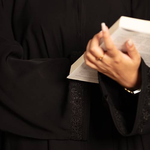 عباية كتف قصة نص كلوش كم واسع قماش شريفة بلس مطرزة Lyka13