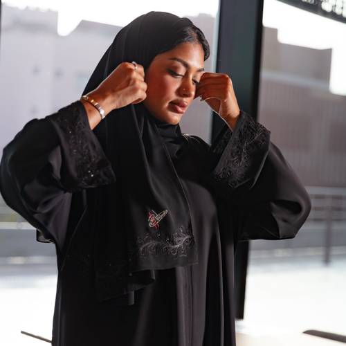 عباية كتف مطرزة كم واسع قماش شريفة بلس B03k