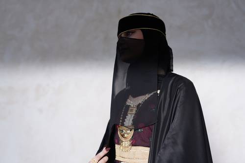 برقع بوكنان مخمل خط ذهبي