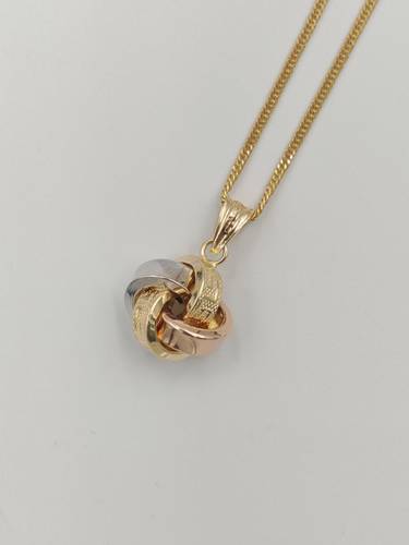 عقد مميز ذهب عيار18
