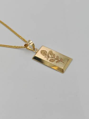عقد ذهب عيار 18
