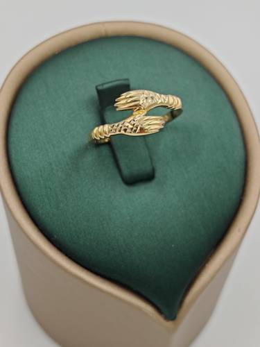 Hands Ring 18k Gold