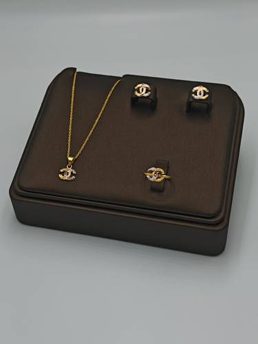 طقم ذهب عيار 18