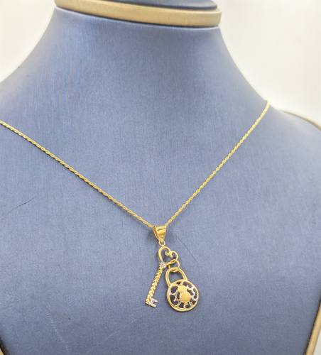 عقد ذهب عيار 18