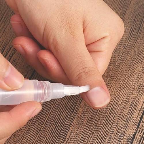 فرشة اظافر يمكن تعبئتها بأي زيت او محلول مفيد  