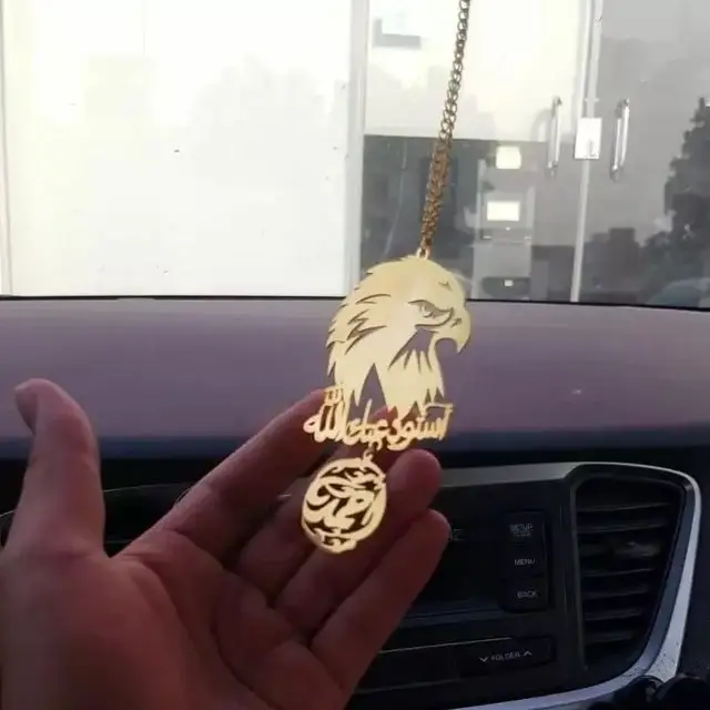 تعليقه الصقر مع الاسم حسب الطلب