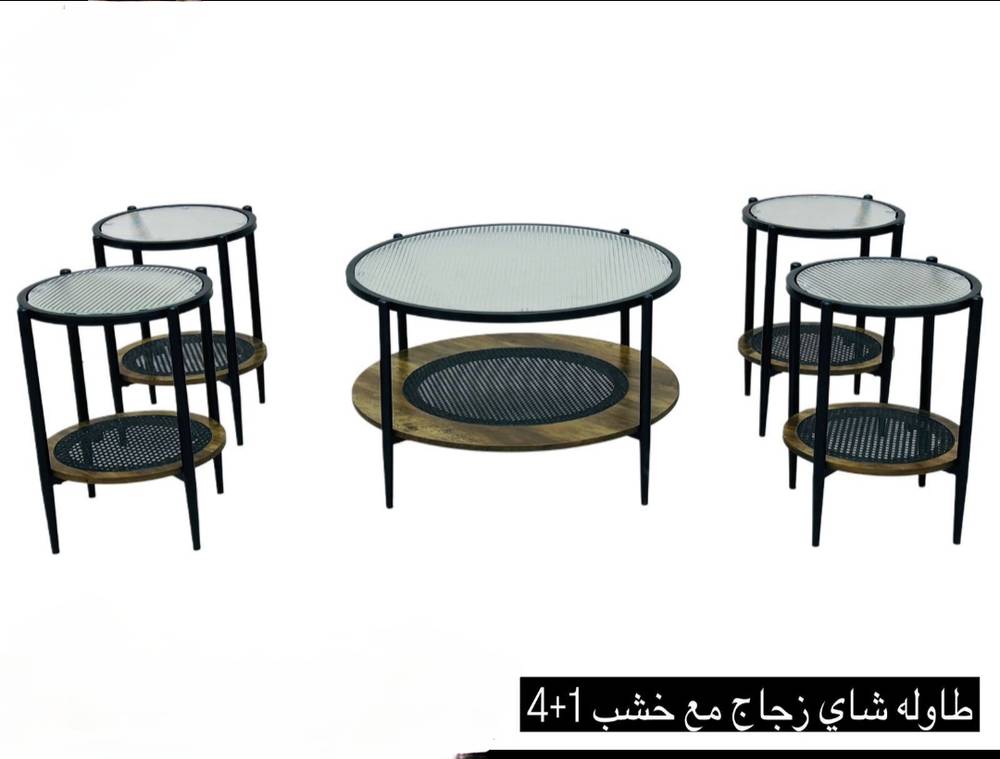 طاولة خشب مع زجاج 