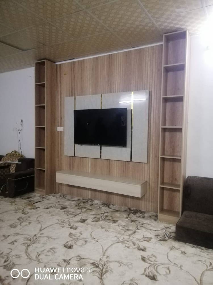 مدخل +بديل رخام+طاولةشاشه+رفوف علئ الجانبين