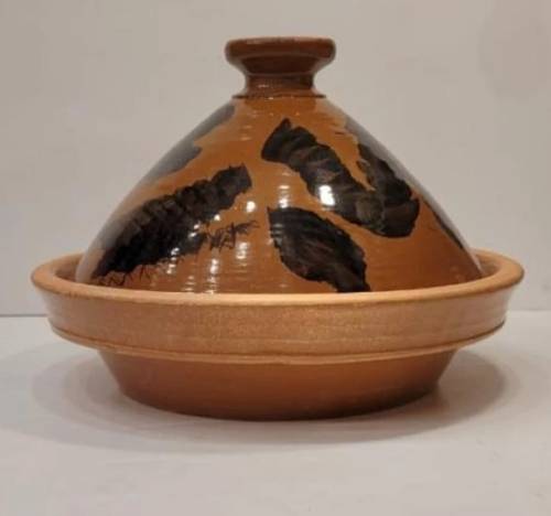 طاجن وسط منقوش أسود