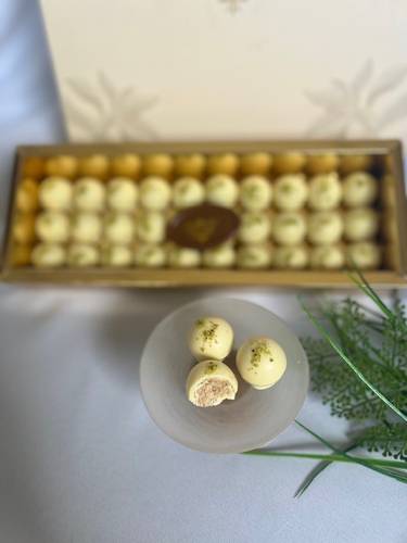 white truffle-ترفل وايت شوكليت بحشوة عربية