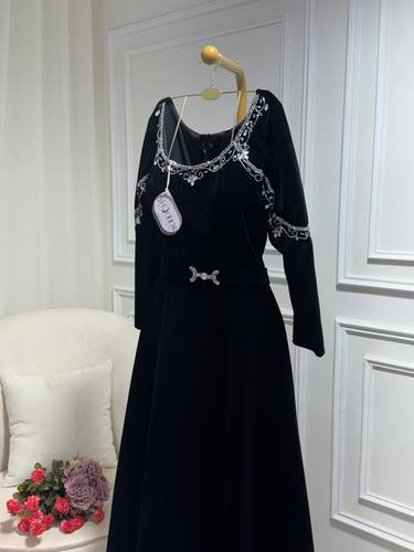 فستان بخامة الجوخ تطريز يدوي كرستال يبرق - 3XL