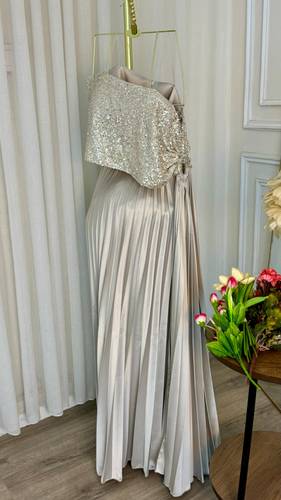 فستان سهره حوامل اللون بيج مايل للفضي  - XS