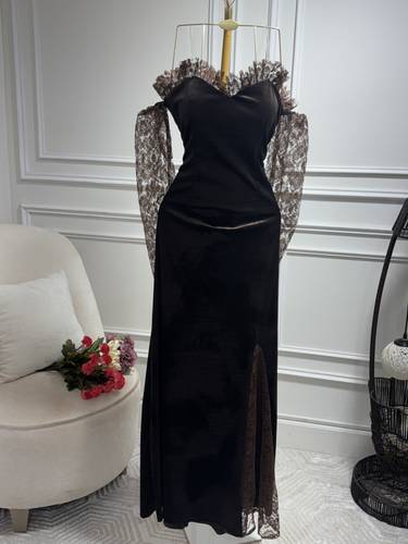 فستان مخمل وأكمام دانتيل - 3XL