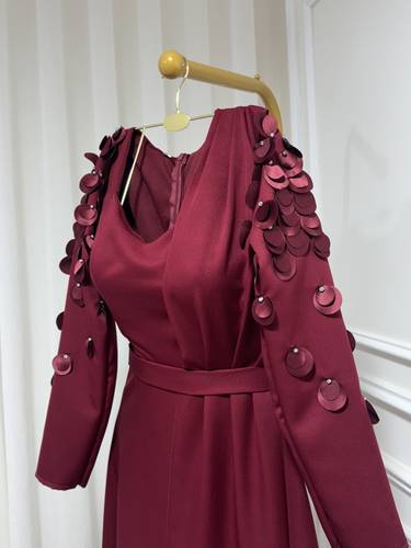 فستان بتطريز ورق كتف - 3XL