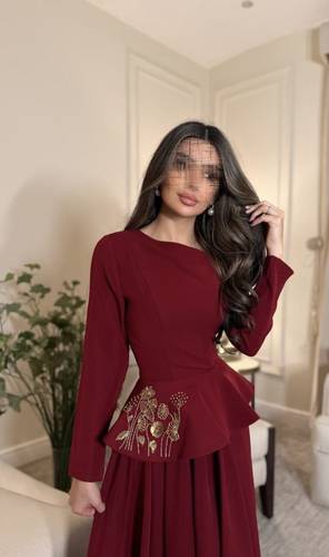 فستان احمر ناعم بتطريز خصر - XS