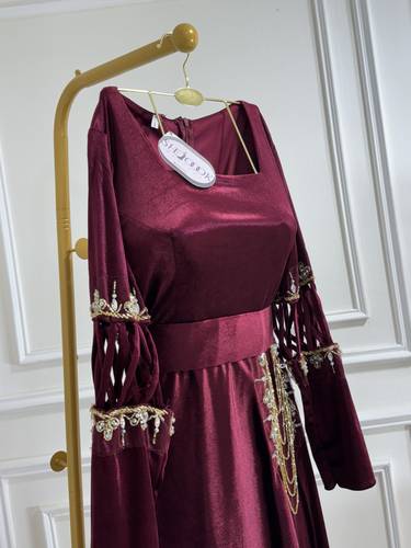 فستان مخمل بتطريز كرستال - 3XL