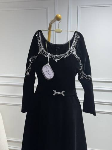 فستان بخامة الجوخ تطريز يدوي كرستال يبرق - 3XL