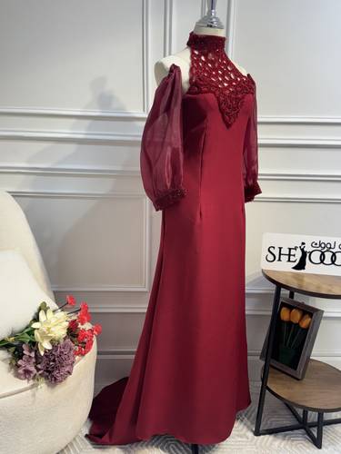 فستان عنابي بتطريز كرستال يدوي - 3XL