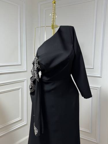 فستان بخامة الباربي بتطريز كرستال  - 3XL