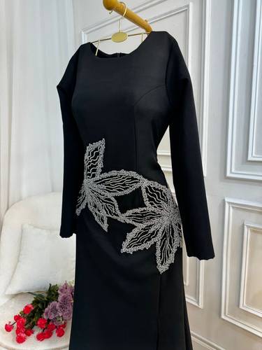 فستان ساتر بتطريز كرستال على شكل ورد - 3XL