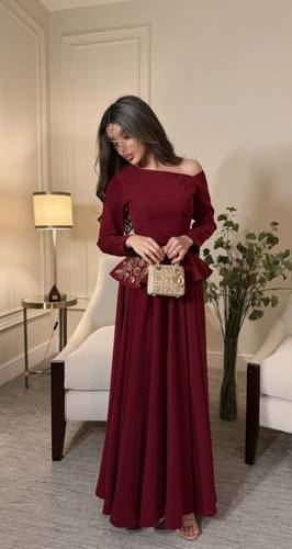 فستان احمر ناعم بتطريز خصر - XS