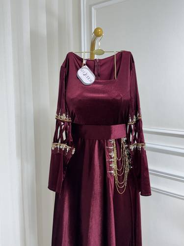 فستان مخمل بتطريز كرستال - 3XL