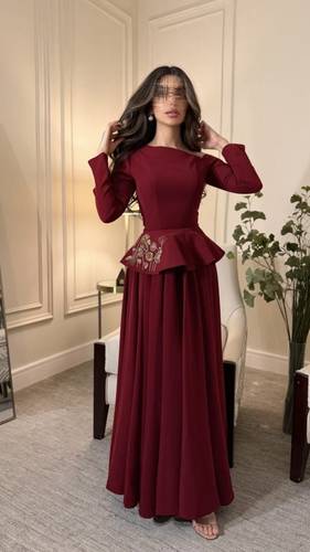 فستان احمر ناعم بتطريز خصر - XS