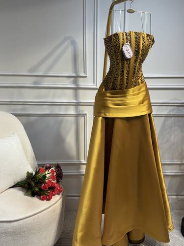 فستان سهره بخامة الميكادو وتطريز كرستال بنمط كسرات خصر - 3XL