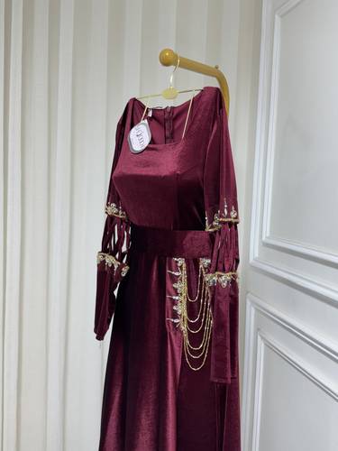فستان مخمل بتطريز كرستال - 3XL