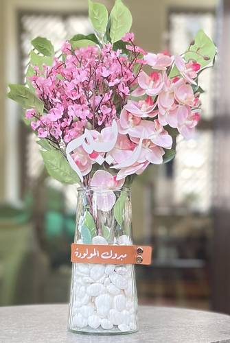 فازة ورد صناعي