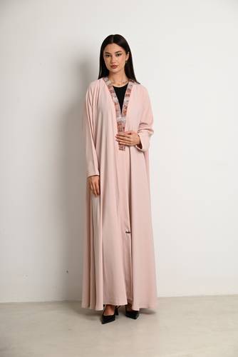 عباية كريب مطرزة بالـ شك اليدوي