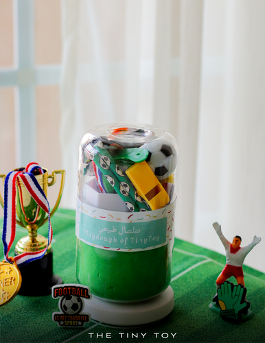 PLAYDOUGH FOOTBALL PLAYER TO GO لاعب كرة القدم