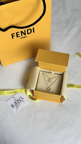 العقد FENDI ماستر طبقتين ✨