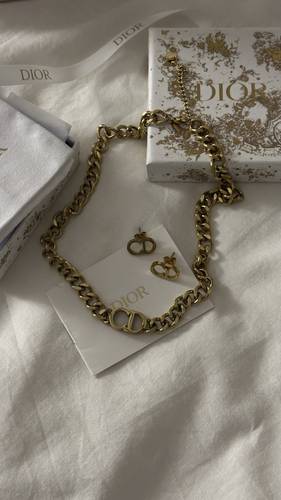 سلسال جنزير مع حلق DIOR