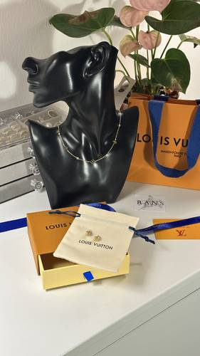 سلسال مع حلق LV تشكيلات جديده 🤩 