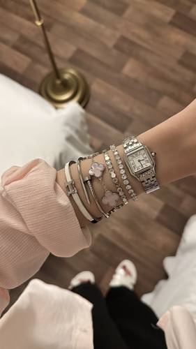الساعة كارتيه ماستر جديد 🤩 فضي و مجموعة اساور ناعم 
