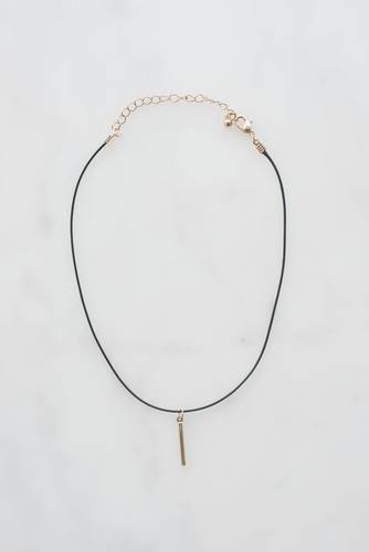 choker-with-gold-pendant