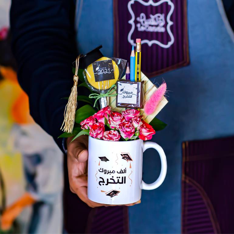 كوب التخرج 2021 مع الشوكلا والورد 