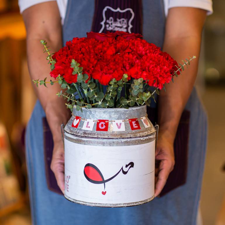 دمت لي عمرا جميلا سطل ورد