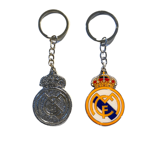 ميدالية مفاتيح معدنية، ريال مدريد، شعار محفور باللون الفضي من الخلف وبألوان الشعار الأصلي من الأمام
