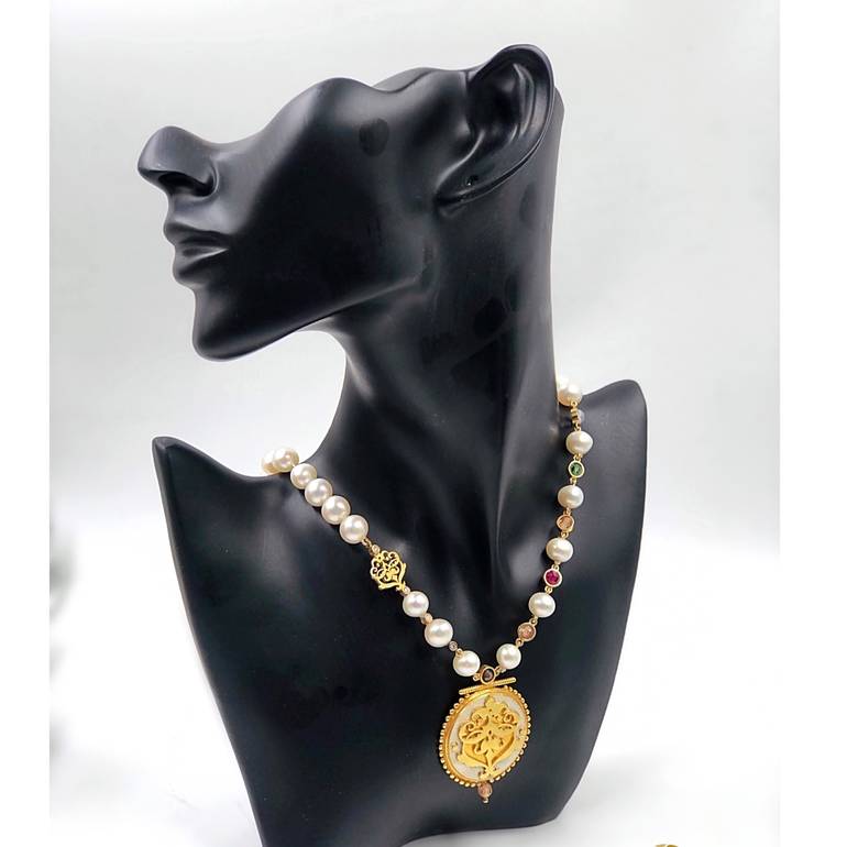 عقد لؤلؤ Pearl Necklace
