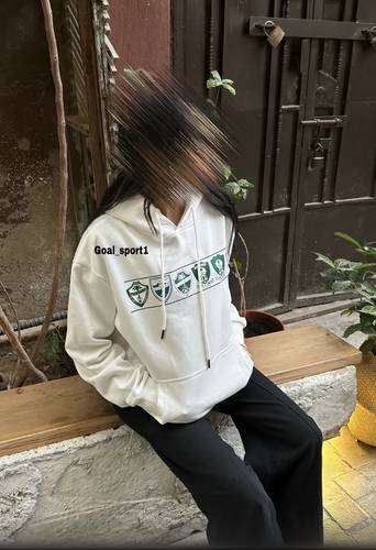 بلوفر يجمع الماضي والحاضر للملكي  