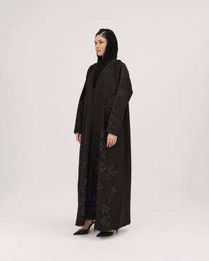 عباية لف مطرزة