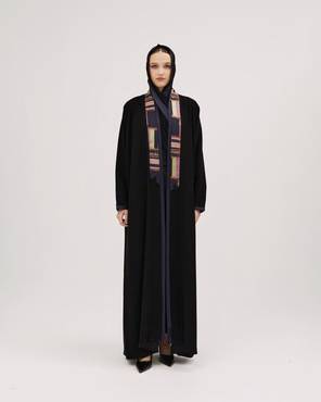 عباية كحلي بياقة ملونة