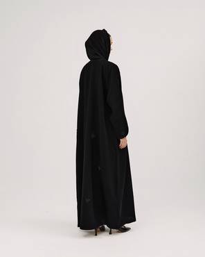 عباية بشك على الياقة