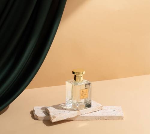 عطر رُمح                                    تم إستخراج هذه الرائحة بناء لرغبة عائلة رُمح ✨🤍