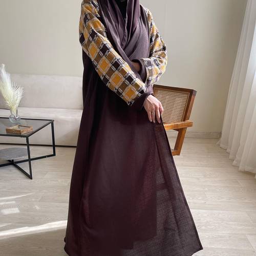 عبايه بني كاروهات 