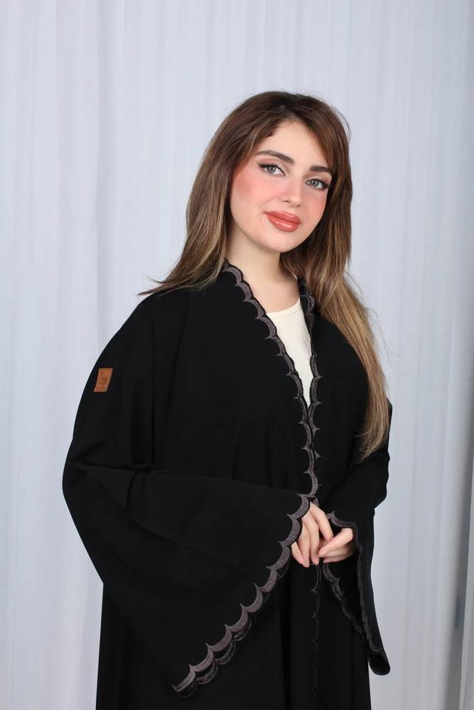 عباية لوسيندا شك نحاسي على اطراف عباية