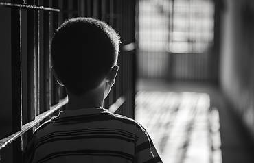 رائد يتيم في الثامنة من عمره