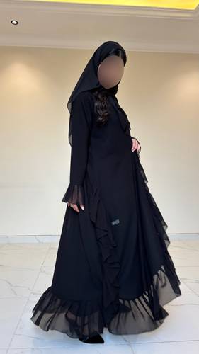 ‏Price:320 SR القماش : كريب مع شيفون اطراف التفاصيل :قصة دبل كلوش. متوفره باللون المعروض واسود وبني وعنابي وكحلي فقط . شامل الطرحه🤍 الغسيل : ننصح بالغسيل الجاف فالمغاسل المختصه وعدم تعريضها لحراره قويه .